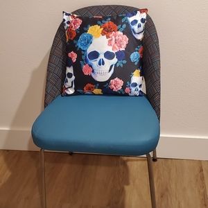 Halloween/Dia de los muertos/Skull w roses pillow